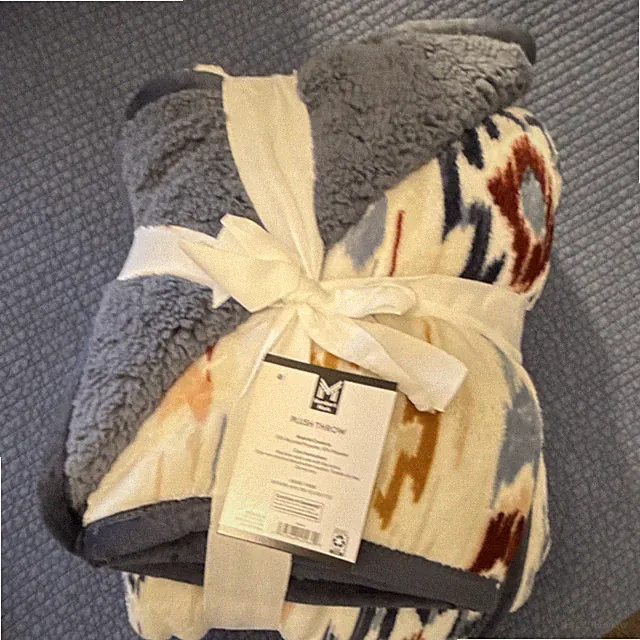 Member's Mark Plush Throw Blanket 60x70 Recycled Polyester Geometric Pattern