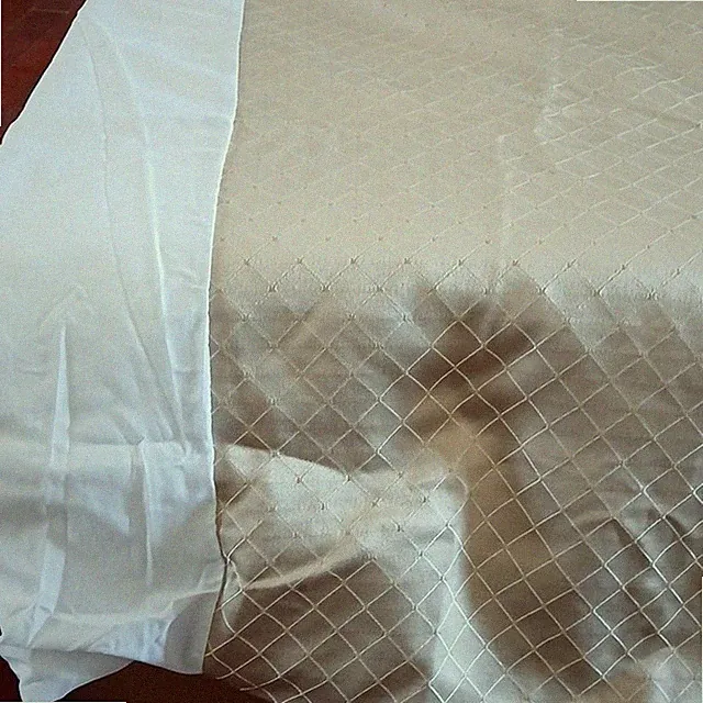 Queen Croscill Diamond Pattern Bed Skirt Beige White 100% Polyester Bedroom