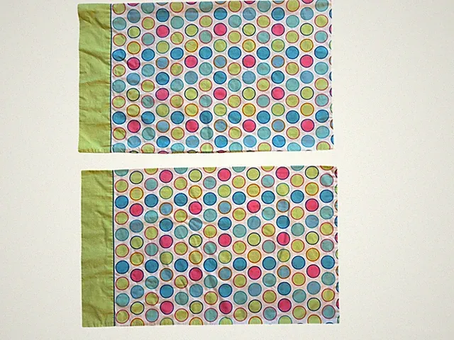 Vintage Wamsutta Expression Pillowcases Standard Queen Green Pink Blue Circles